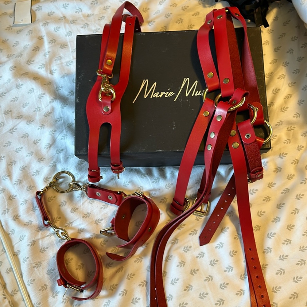 Marie Mur harness set